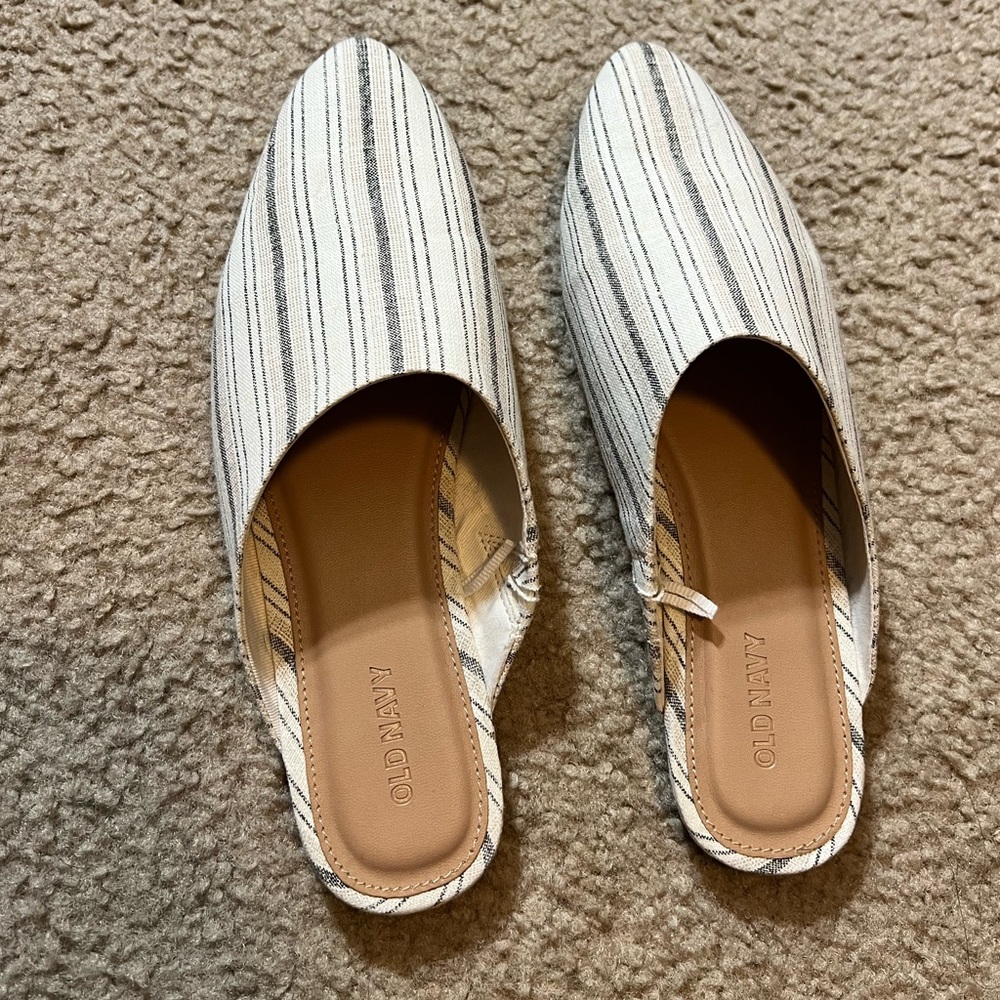 Old Navy Pointed Toe Mule Flats